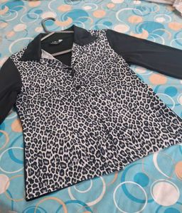 Stylish Leopard Print Button-Up Shirt
