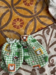 New Born Baby Cotton Socks and Mittens