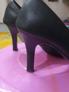 BLACK PUMPS HEELS ❤️