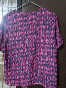 Chic Magenta &amp; Navy Abstract Print Top