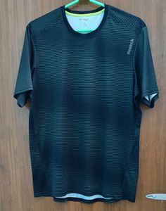 REEBOK Striped tshirt