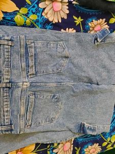 Stylish Light Wash Ripped Cargo Jeans