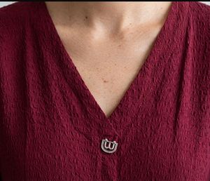 🍷✨ BURGUNDY TEXTURED V-NECK BELTED MIDI DRESS