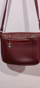 Adjustable sling handbag