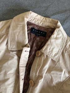Chic Women's Beige Jacket