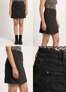 Chic Denim Button-Front Mini Skirt
