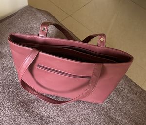 Ladies handbag With 2 Compartments.