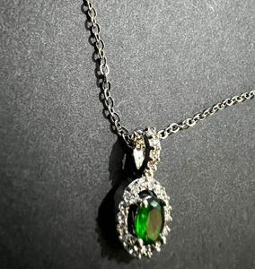 Elegant Green Emerald &amp; Diamond Pendant Necklace