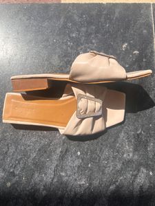 Cream Beaded Flat