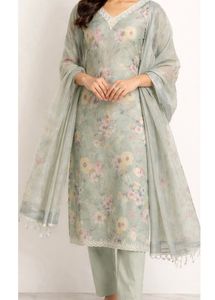Green Floral Print Kurta Set with Dupatta & Pants