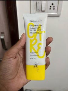 Swiss Beauty Dew Lock Sunscreen SPF 50