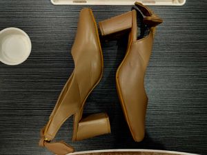 Elegant Tan Slingback Heels perfect and supercomfy