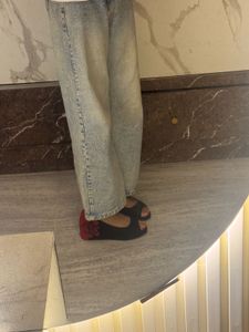 CLASSY RED FLOWER SANDLES