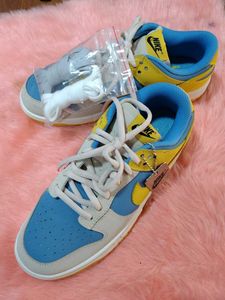 Nike Dunk Low: Stylish Sneakers