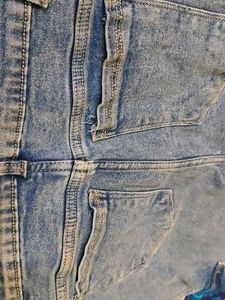 Stylish Light Wash Ripped Cargo Jeans