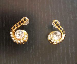 Elegant Gold Necklace and Earring Set