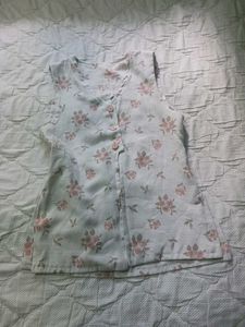 Floral Print Sleeveless Blouse.