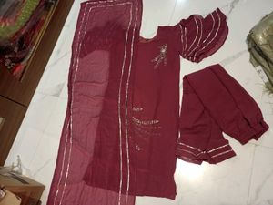 Elegant Maroon Kurta Set with Dupatta M
