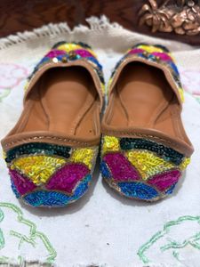 Sparkling Embellished PUNJABI JUTTI