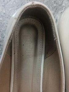 Elegant White Pointed Toe Pumps