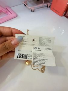 Elegant Teardrop Pendant Necklace BRAND NEW