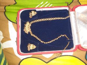 Elegant Gold-Tone Necklace & Earrings Set