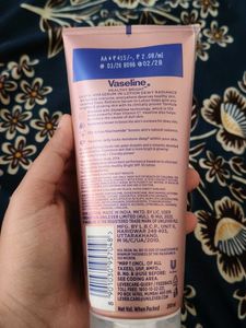 Vaseline Gluta-Hya Dewy Radiance
