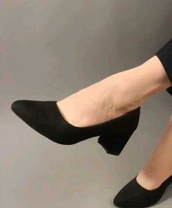 Classic Black Block Heel Pumps👠✨️