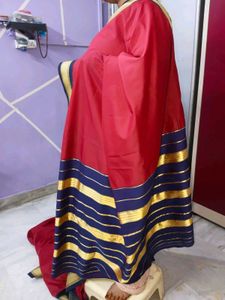 Elegant maroo Saree with Blue &amp; Gold Border wit
