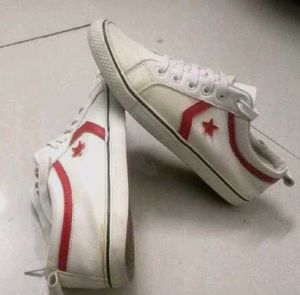 ✨💯 Converse ✴️💯White Leather Sneakers...