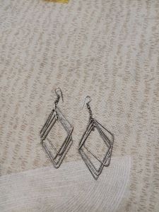 Geometric Diamond Drop Earrings✨❣️