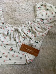 SHEIN  Floral Puff Sleeve Crop Top