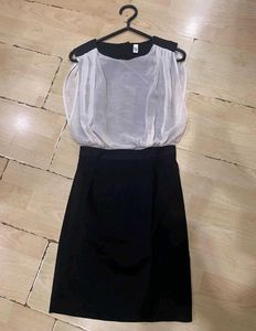 🤍🖤 Chic Black &amp; White Sheath Dress 🖤🤍