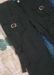 Trendy Black Capri With Pockets