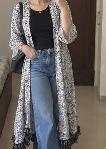 Black &amp; White Printed Long Shrug