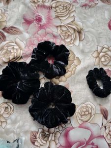 🔥BUY 3 GET 1 FREE🔥Velvet Scrunchies Set - Black