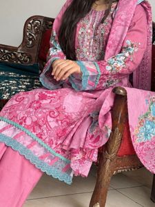 Elegant Pink Embroidered Kurta