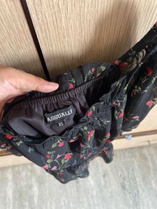Kassually Black Floral Off-Shoulder Top