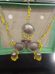 Earring With Maang