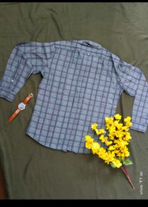 Stylish Van Heusen Men's Checked Shirt