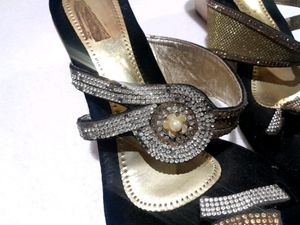 Black Golden Sandle