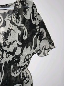 Chic patterned Black-n-white blouse
