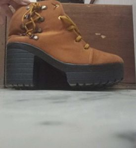 Chunky tan Platform Lace-Up Boots