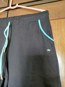 Black Cropped Athletic Capris