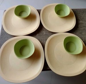 Tupperware Dinner Set
