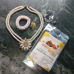 Gifting combo set with a free gift.