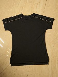 Black Fitted T-Shirt with Logo Detail!