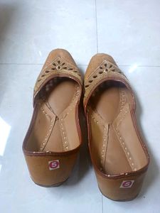 Stylish Embroidered Juttis/Mojaris