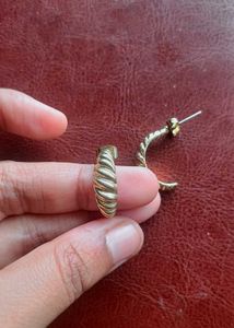 SHEIN Gold Croissant &amp; Heart Earrings Combo