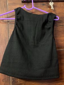 BLACK TANK TOP